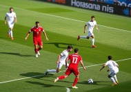 bob体育官网-关于亚眠战平昂热，法国足球赛场争夺激烈的信息