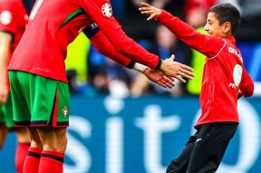 bob体育官网-精彩足球对决引发球迷的热情追捧的简单介绍